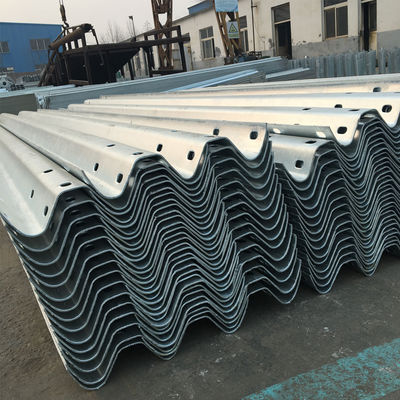 550-600 g/m2 revêtement en zinc garde-corps en acier à poutre flexible pour la protection des routes personnalisées