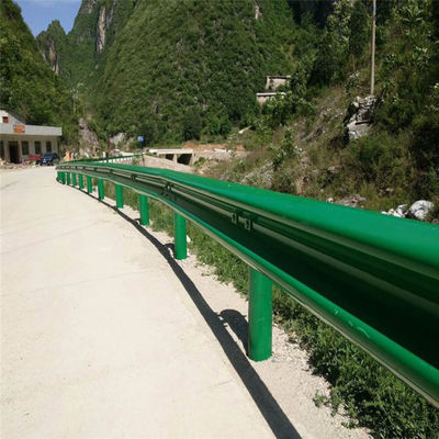 550-600 g/m2 revêtement en zinc garde-corps en acier à poutre flexible pour la protection des routes personnalisées