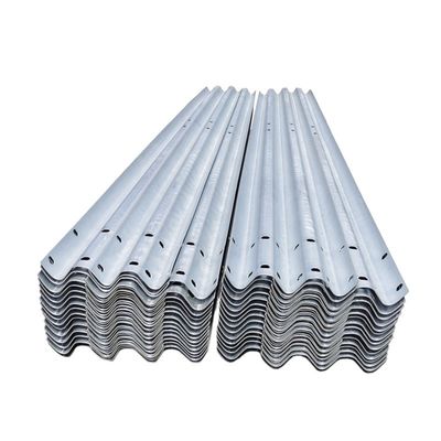 Barrière de protection en acier ondulé galvanisé à chaud à haute teneur en zinc 550-600 g/m2