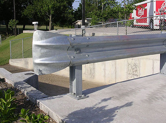 Extrémité terminale de queue de poisson galvanisée et en poudre pour barrière anti-corrosion