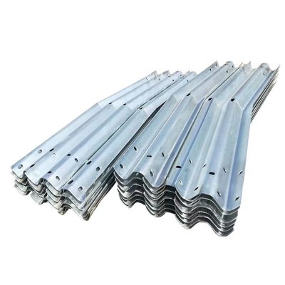 Q235 Q345 Sécurité routière Cost de garde routière par pied avec revêtement en zinc 550-600g/m2