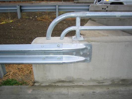 Sécurité extérieure galvanisée W Beam End/Thrie Beam End Terminal End pour les garde-corps routiers