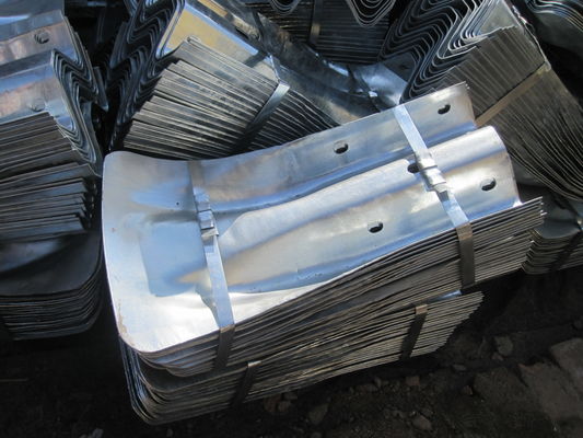 Aile d'extrémité anti-corrosion de la barrière de sécurité routière avec terminal de queue de poisson en acier Q235 Q345
