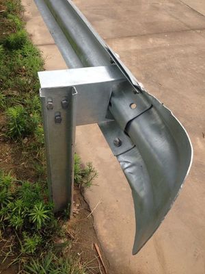 Taille personnalisée Fin de terminal de queue de poisson Galvanisée garde-corps d'autoroute Fin des ailes pour la sécurité extérieure