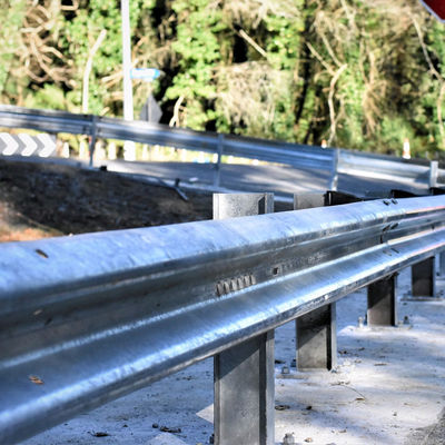 Sécurité routière garantie Gardiens de rails en acier galvanisé à chaud avec certification CE/BV/ISO