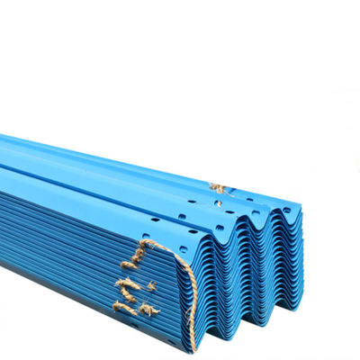 Q235 Q345 Barrière de protection en acier galvanisé à trois courbes pour la sécurité extérieure Matériau durable