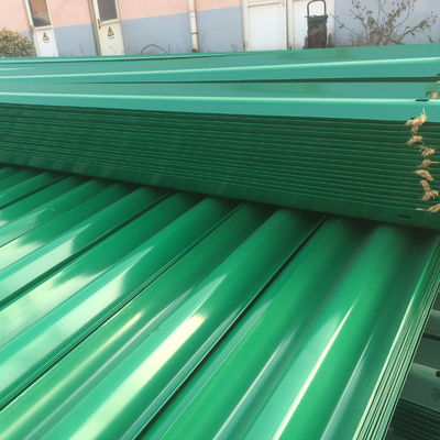 Barrière de protection galvanisée de 550 à 600 g/m2 revêtue de zinc et revêtue de poudre