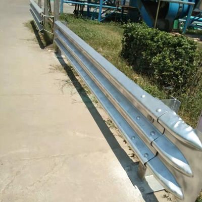 Barrière de protection galvanisée de 550 à 600 g/m2 revêtue de zinc et revêtue de poudre