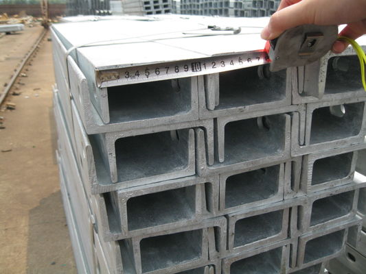 Q235 SJ235R Sécurité extérieure Barrière de protection métallique U Channel Post pour le marché de la sécurité routière