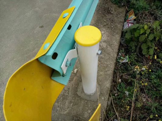 Postes ronds en acier galvanisé à barrière droite pour la sécurité et la protection du trafic