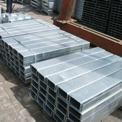 Postes de clôture en acier de type U certifiés ISO anti-corrosion pour garde-corps routiers laminés à chaud