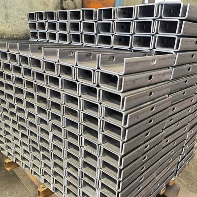 Postes de clôture en acier de type U certifiés ISO anti-corrosion pour garde-corps routiers laminés à chaud