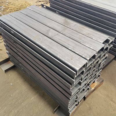 Postes de clôture en acier de type U certifiés ISO anti-corrosion pour garde-corps routiers laminés à chaud
