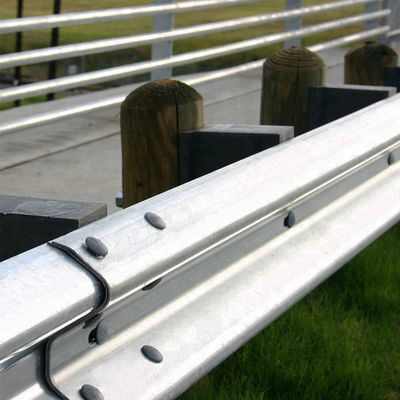 Sécurité routière Barrière de protection en acier galvanisé pour autoroutes avec certification ISO9001 2008