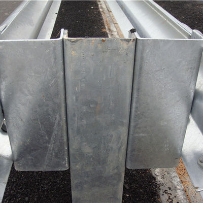 Acier galvanisé à chaud Q235 Q345 Barrière de protection de type U pour la sécurité routière