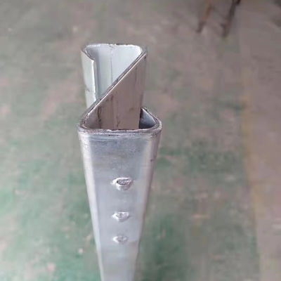 Barrière en acier galvanisée pour la route Aashto M180 Standard Z Post avec revêtement en poudre