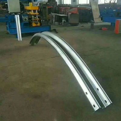 Barreaux de protection anti-corrosion à faisceau W avec sécurité routière et courbure courbée