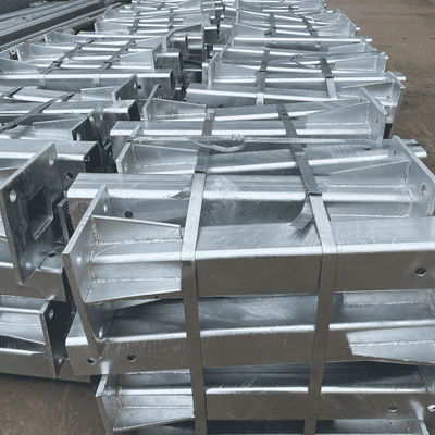 Postes de brides métalliques galvanisées anti-corrosion pour la sécurité et la fiabilité routières