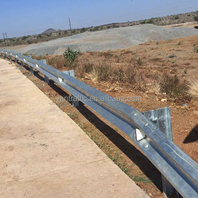 Barrière routière galvanisée en acier pour la protection contre la corrosion
