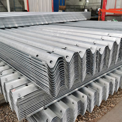 Q235 Q345 Panneaux de clôture extérieurs galvanisés à chaud laminés à froid