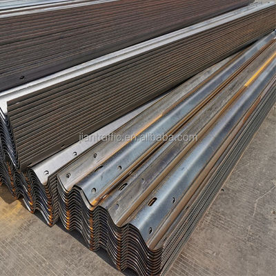 U Post And U Spacer Highway Guardrail Conforme à la norme M-180 de l'AASHTO pour l'Angola
