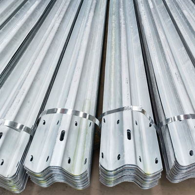 Sécurité routière Barrière de protection en acier inoxydable W avec conception compétitive et personnalisée