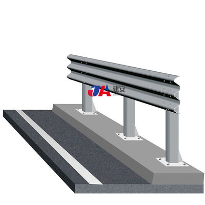 Barrière de sécurité routière en Amérique du Sud Q235 Q345 Barrière de protection routière en acier avec revêtement en zinc