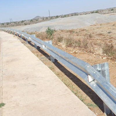 Q235 Q345 revêtement en zinc American Standard Highway Guardrail Exporté à Singapour