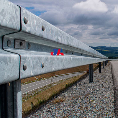Galvanisée à chaud U Channel Spacer Block W Beam Highway Guardrail pour une circulation routière sûre