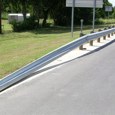 S235jr Garde routière Barrière de circulation avec borne d'ancrage Pour la sécurité routière