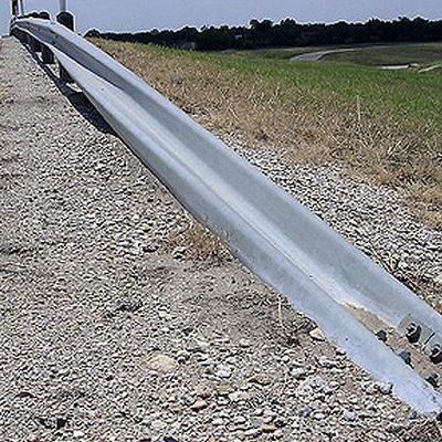 S235jr Garde routière Barrière de circulation avec borne d'ancrage Pour la sécurité routière