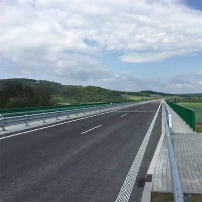 AASHTO M-180 Standard galvanisé de protection routière en acier avec poste de clôture ronde exporté en Afrique