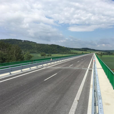 Coût par pied de l'acier à poutre W pour les garde-corps routiers Fabriqué à partir d'acier à bande Q345 pour la protection routière