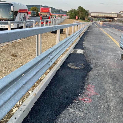 Système de barrière routière galvanisé à chaud et laminé à froid approuvé par l'AASHTO pour la sécurité routière