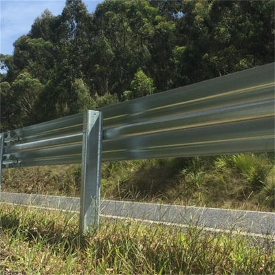 Barrière de protection de l'acier routier W-Beam galvanisée avec Q345 Strip Steel Matériau de base