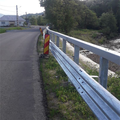 Système de garde routière en acier galvanisé sans danger pour la circulation routière avec aciers à bande Q345