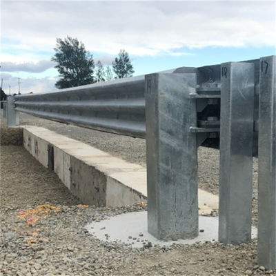 Barrière de sécurité routière W balise de protection avec norme AASHTO M-180 et revêtement en zinc