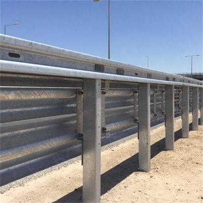 2.7 mm/3.0 mm Épaisseur d'acier galvanisé W poutre garde-corps pour la sécurité routière Q235 Q345