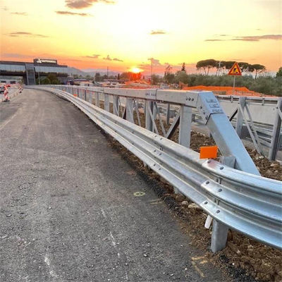La plus populaire sortie galvanisée et en poudre revêtue barrière routière barrière de collision en acier