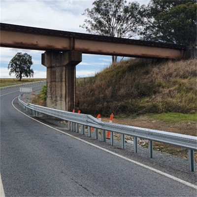 Réservoir de garde galvanisé pour autoroutes W Barrière d'autoroute à poutre pour Q235 Q345 Exigences