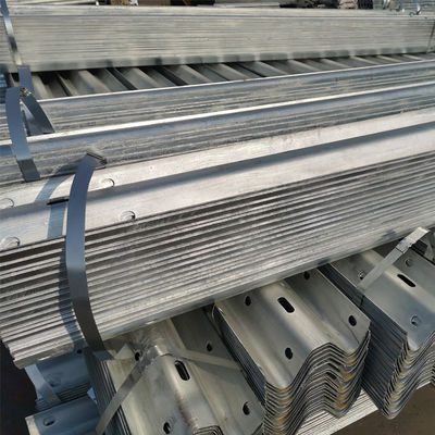 Barrière de protection en poudre galvanisée revêtue de poutre W pour la sécurité extérieure sur l'autoroute chinoise 2022