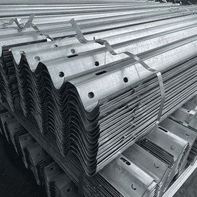 Barreaux de protection routière à poutre W avec matériau Q235 Q345 et finition en poudre galvanisée