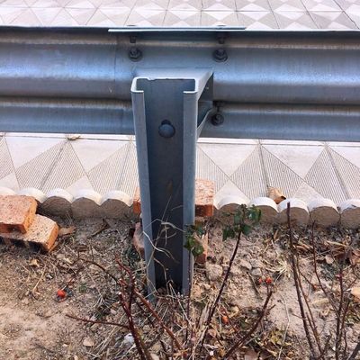 Barrière de protection de la route personnalisée C Post galvanisée à chaud pour la sécurité routière