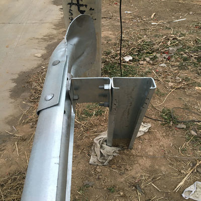 Barrière de protection de la route personnalisée C Post galvanisée à chaud pour la sécurité routière