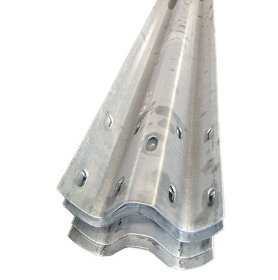 Galvanisé S355jr Q355B A36 acier W poutre garde-corps d'autoroute AASHTO M-180 standard