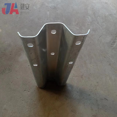 Galvanisé S355jr Q355B A36 acier W poutre garde-corps d'autoroute AASHTO M-180 standard