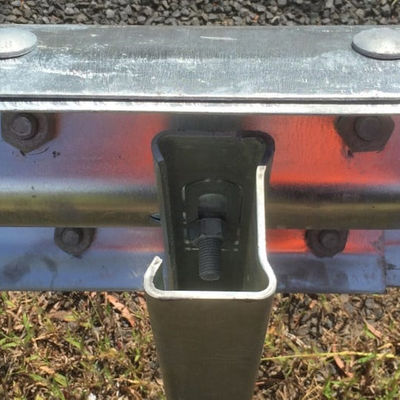 Post C personnalisé pour la garde routière galvanisée à chaud garantie anti-corrosion