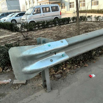 Anti-corrosion métallique queue de poisson nez de taureau ancrage pont tampon Terminal de fin de la poutre Thrie barrière routière