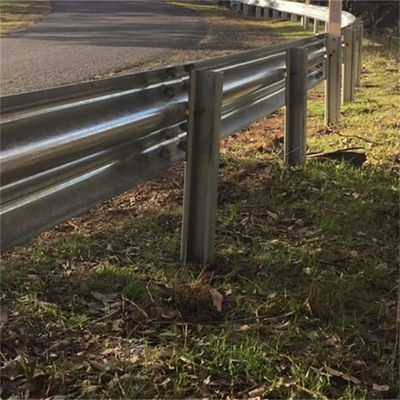 Barrière de sécurité routière avec métal à faisceau W et norme AASHTO M-180 personnalisée