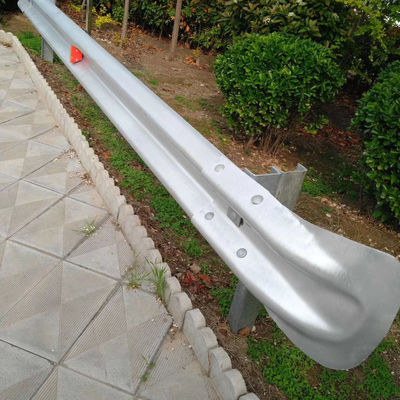 Barreaux de protection de terminaux professionnels en acier avec conception anti-corrosion et barrière droite